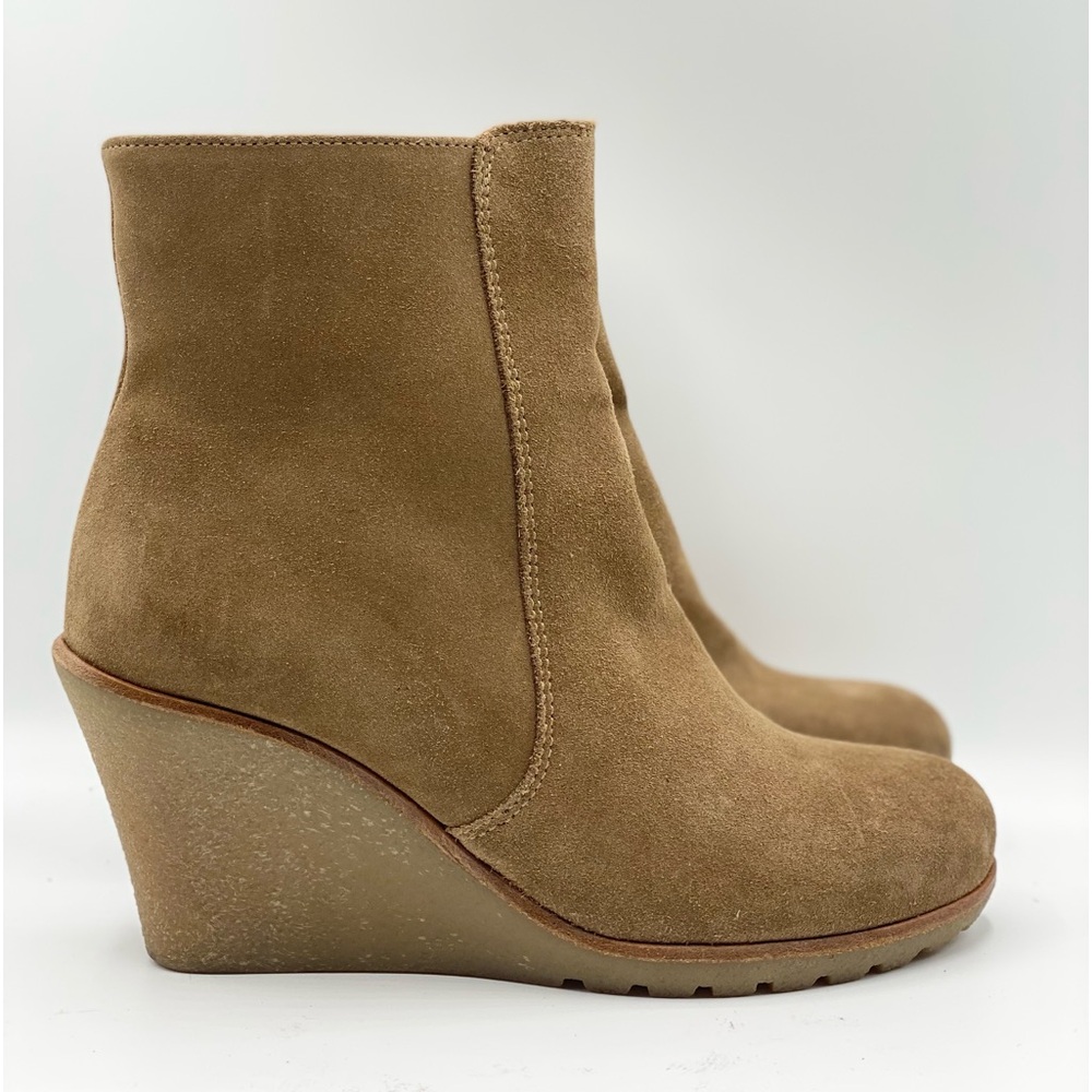 NWOB La Canadienne Krista
Waterproof Wedge Bootie Size 7